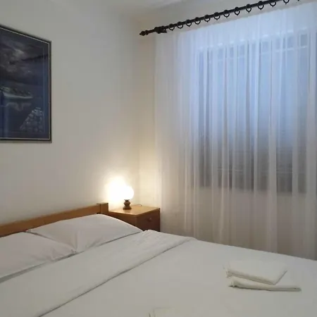 Schoene Und Moderne- Voll Ausgestattete In Ruhiger Lage By Interhome