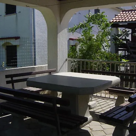 Schoene Und Moderne- Voll Ausgestattete In Ruhiger Lage By Interhome *