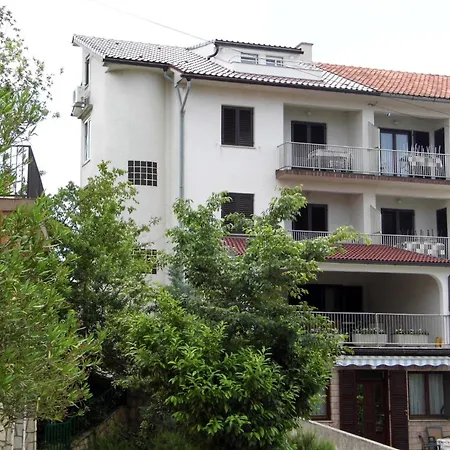 Schoene Und Moderne- Voll Ausgestattete In Ruhiger Lage By Interhome *