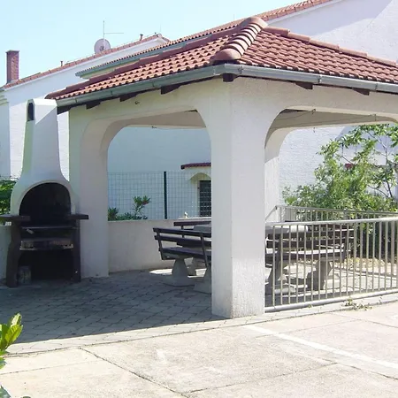 Schoene Und Moderne- Voll Ausgestattete In Ruhiger Lage By Interhome * Malinska