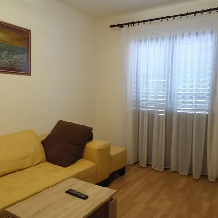 Schoene Und Moderne- Voll Ausgestattete In Ruhiger Lage By Interhome