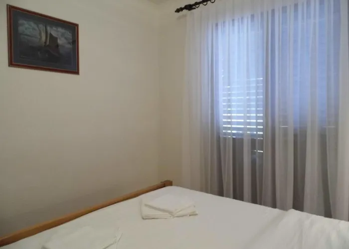 Schoene Und Moderne- Voll Ausgestattete In Ruhiger Lage By Interhome *