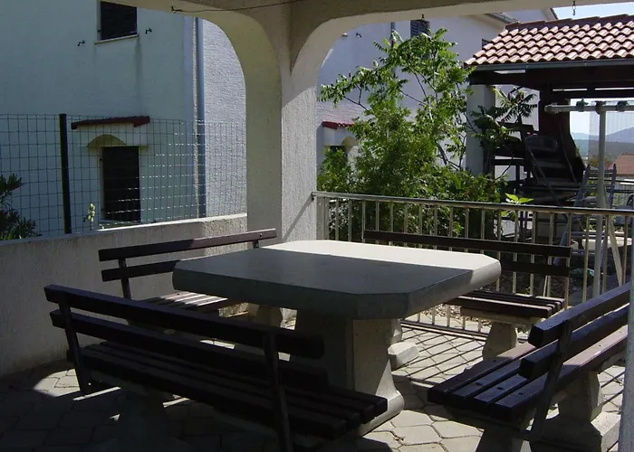 Schoene Und Moderne- Voll Ausgestattete In Ruhiger Lage By Interhome *