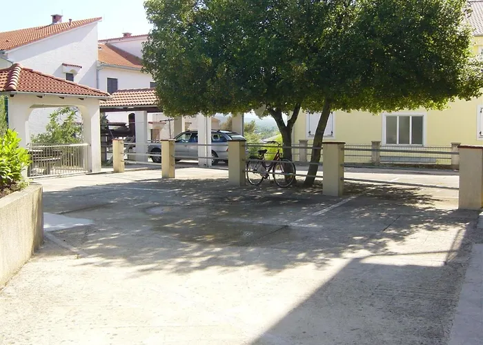 Schoene Und Moderne- Voll Ausgestattete In Ruhiger Lage By Interhome Appartement Malinska