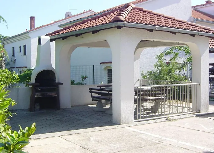 Schoene Und Moderne- Voll Ausgestattete In Ruhiger Lage By Interhome * Malinska