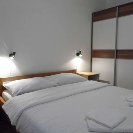 Schoene Und Moderne- Voll Ausgestattete In Ruhiger Lage By Interhome Apartman *