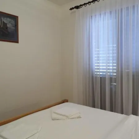 Schoene Und Moderne- Voll Ausgestattete In Ruhiger Lage By Interhome *