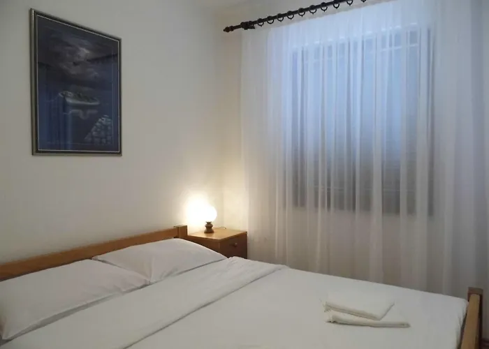 Schoene Und Moderne- Voll Ausgestattete In Ruhiger Lage By Interhome