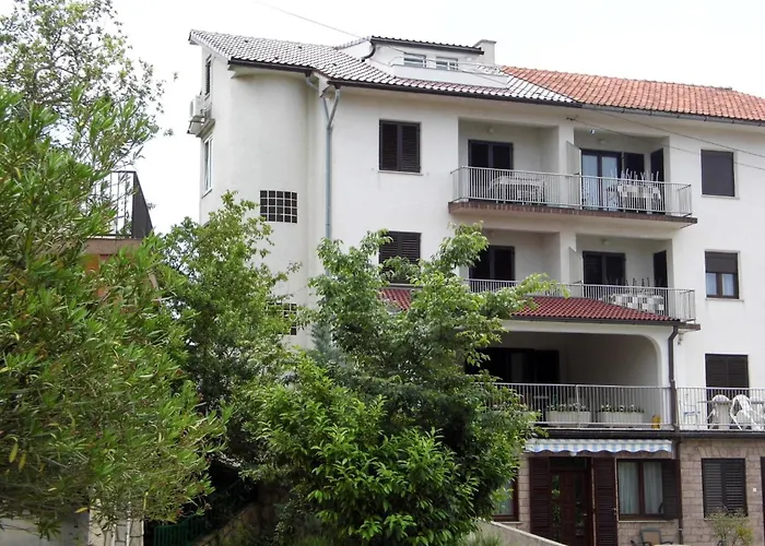 Schoene Und Moderne- Voll Ausgestattete In Ruhiger Lage By Interhome *