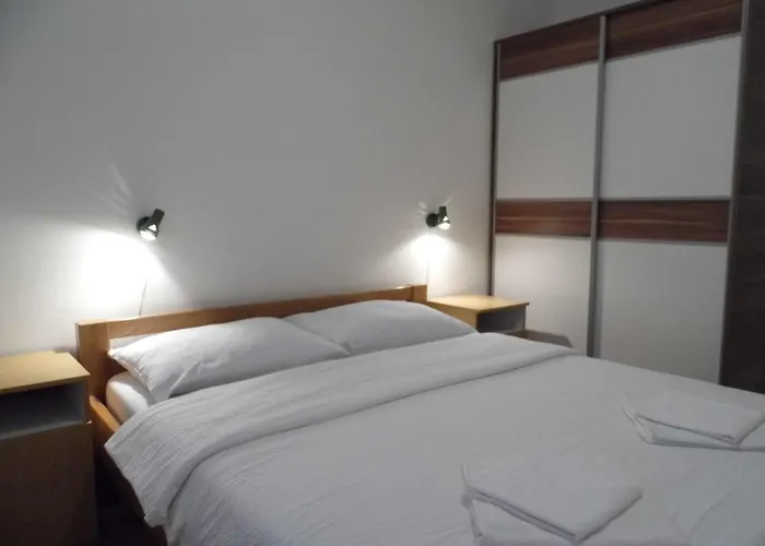Schoene Und Moderne- Voll Ausgestattete In Ruhiger Lage By Interhome Apartman *