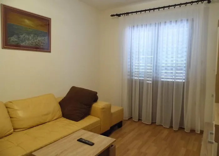 Schoene Und Moderne- Voll Ausgestattete In Ruhiger Lage By Interhome